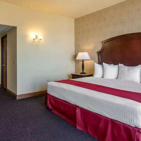 Shoreline Inn & Conference Center, Ascend Hotel Collection マスキーゴン エクステリア 写真