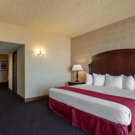 Shoreline Inn & Conference Center, Ascend Hotel Collection マスキーゴン エクステリア 写真
