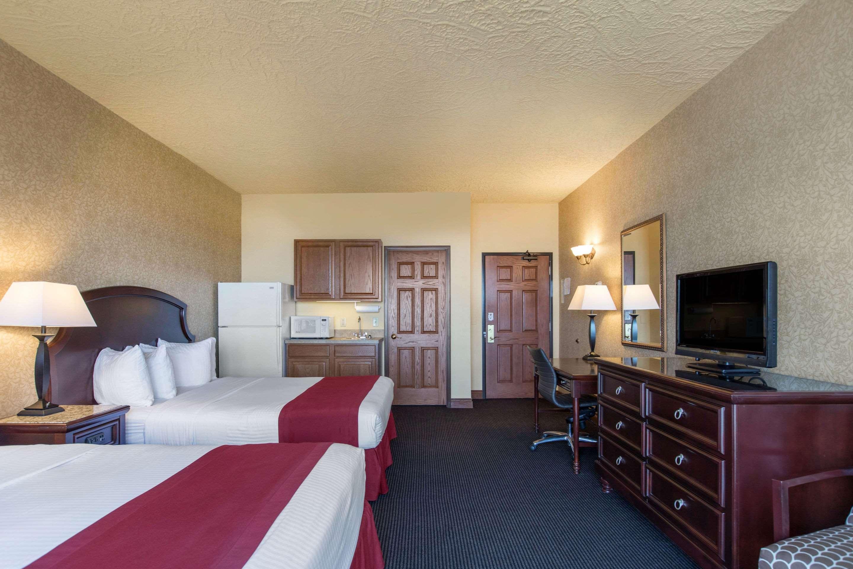 Shoreline Inn & Conference Center, Ascend Hotel Collection マスキーゴン エクステリア 写真