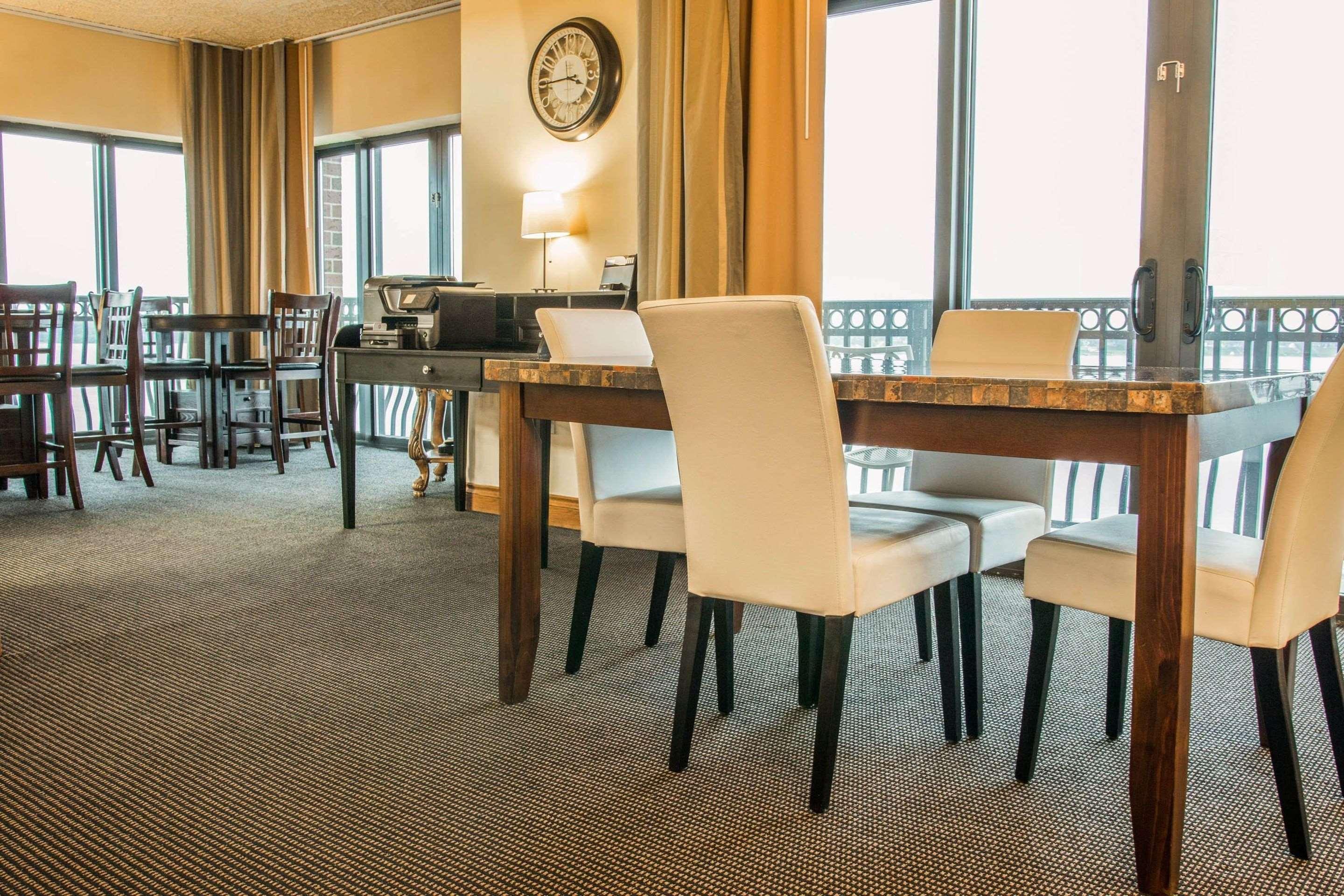 Shoreline Inn & Conference Center, Ascend Hotel Collection マスキーゴン エクステリア 写真