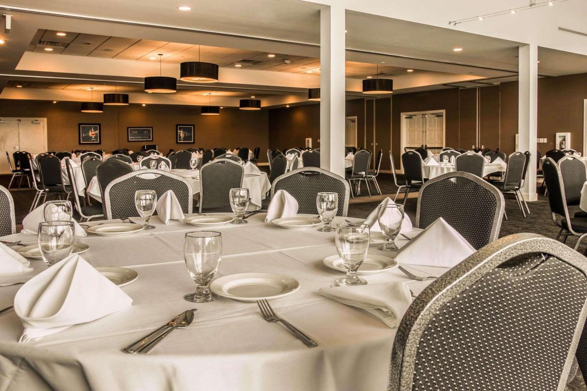 Shoreline Inn & Conference Center, Ascend Hotel Collection マスキーゴン エクステリア 写真