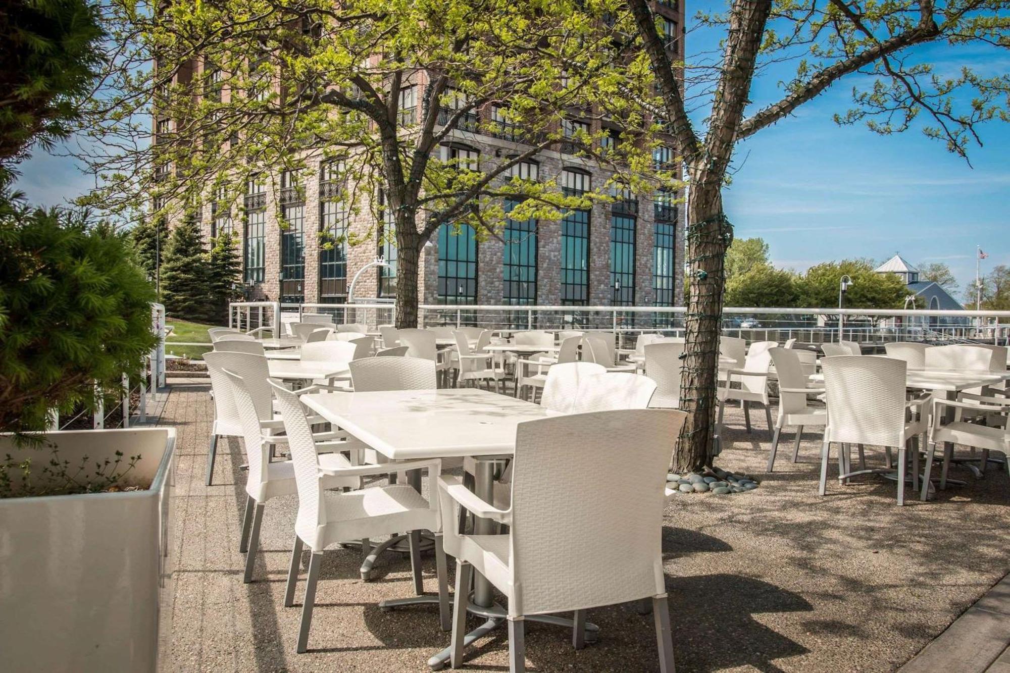Shoreline Inn & Conference Center, Ascend Hotel Collection マスキーゴン エクステリア 写真