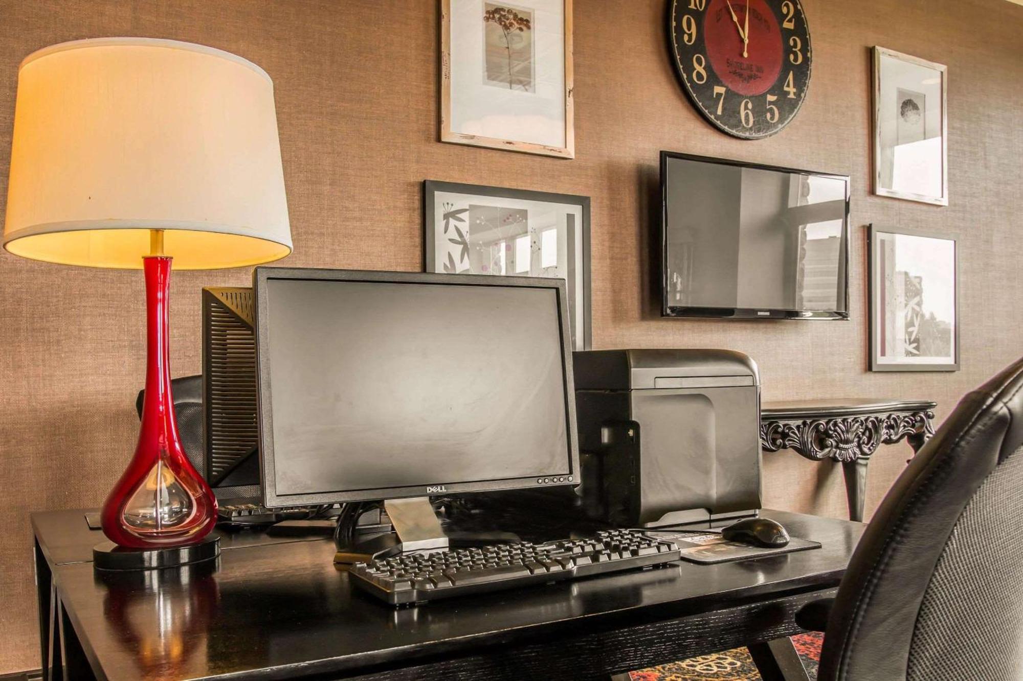 Shoreline Inn & Conference Center, Ascend Hotel Collection マスキーゴン エクステリア 写真