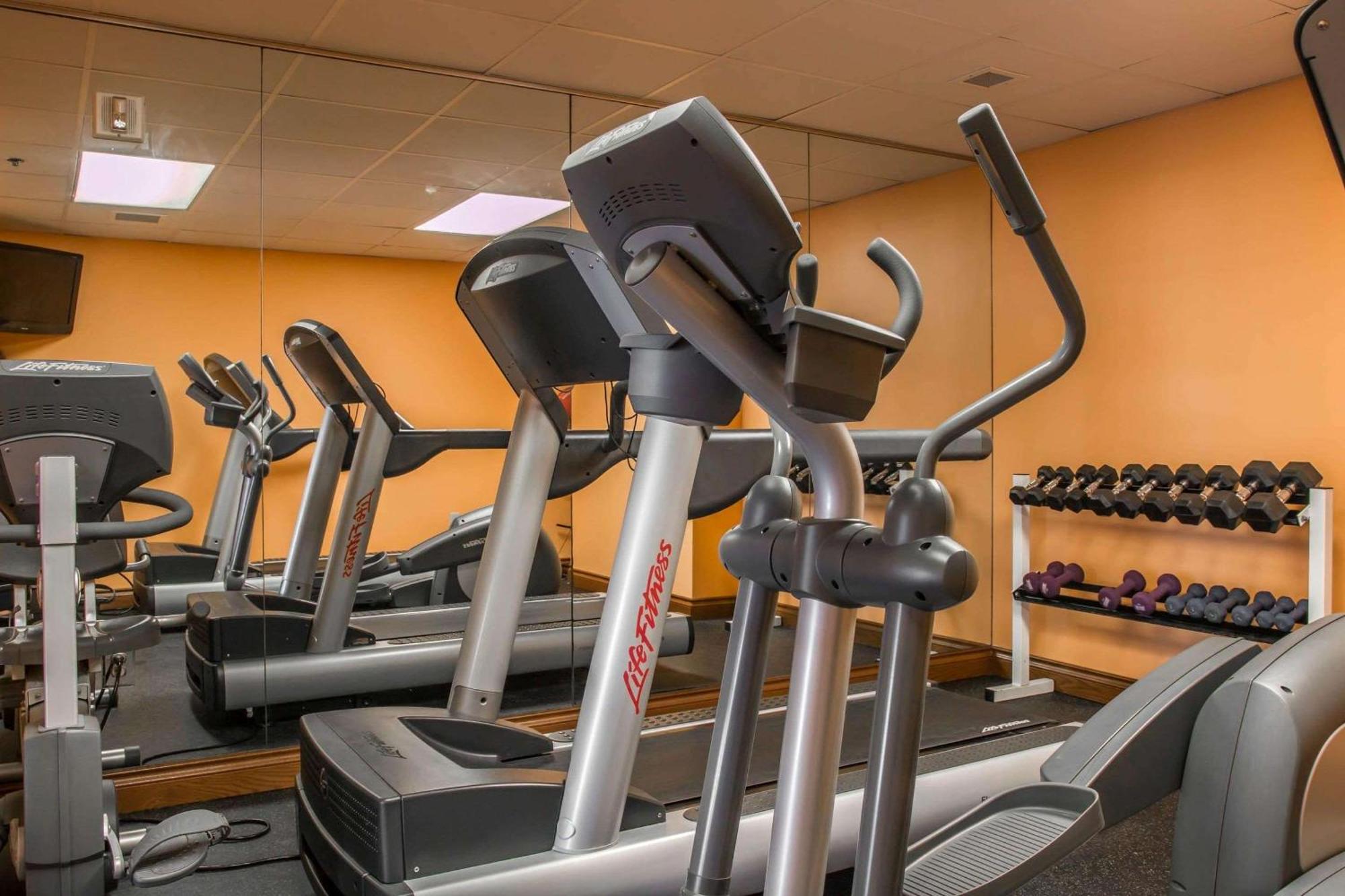 Shoreline Inn & Conference Center, Ascend Hotel Collection マスキーゴン エクステリア 写真