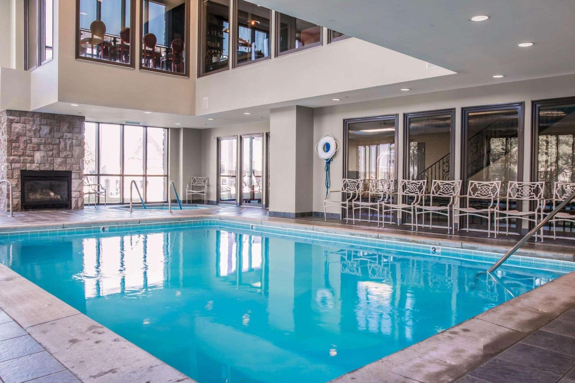Shoreline Inn & Conference Center, Ascend Hotel Collection マスキーゴン エクステリア 写真