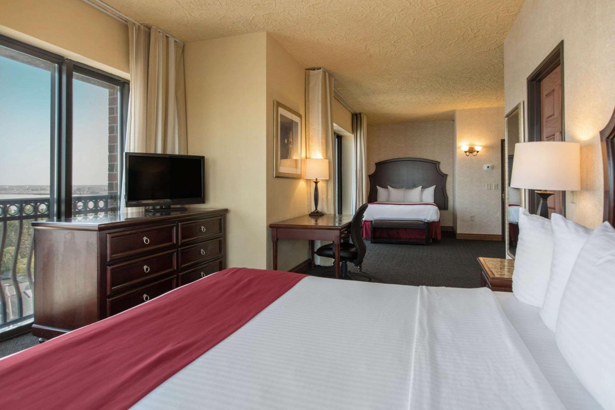Shoreline Inn & Conference Center, Ascend Hotel Collection マスキーゴン エクステリア 写真