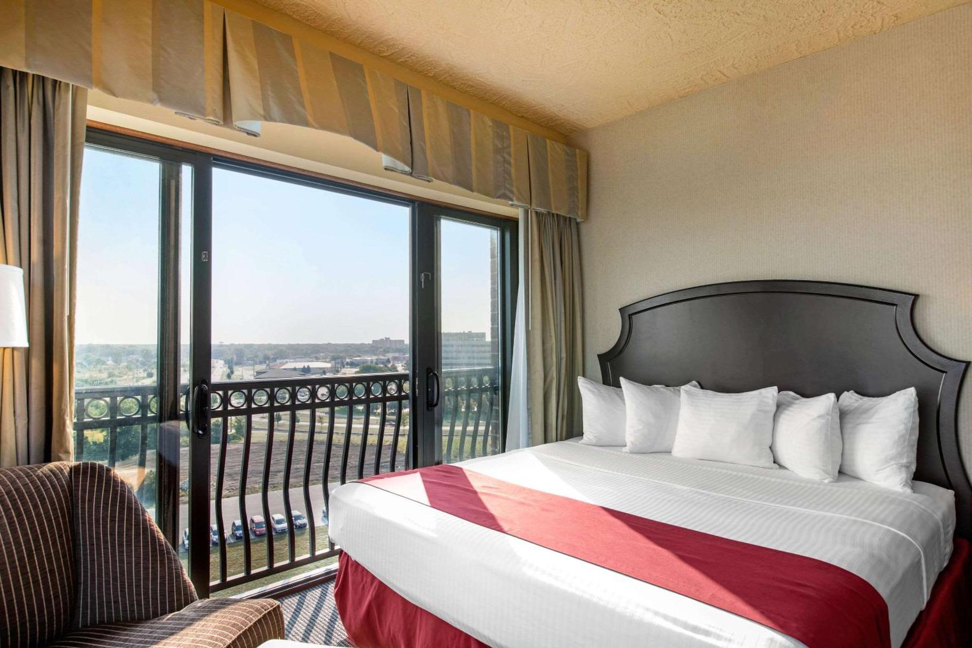 Shoreline Inn & Conference Center, Ascend Hotel Collection マスキーゴン エクステリア 写真