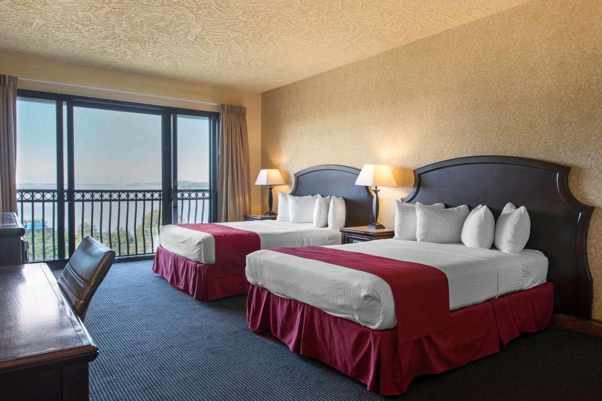 Shoreline Inn & Conference Center, Ascend Hotel Collection マスキーゴン エクステリア 写真