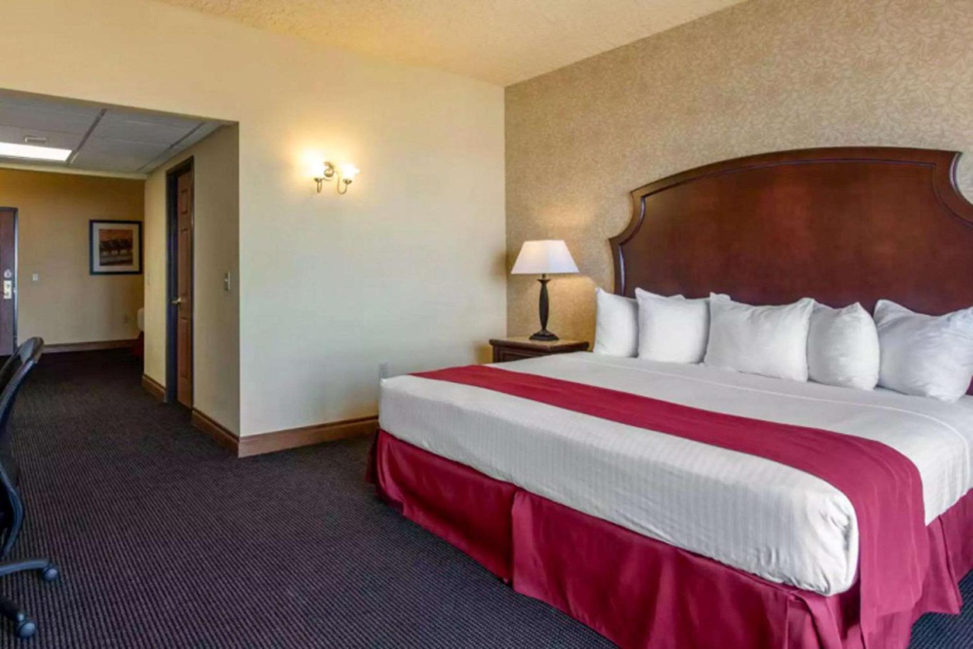 Shoreline Inn & Conference Center, Ascend Hotel Collection マスキーゴン エクステリア 写真