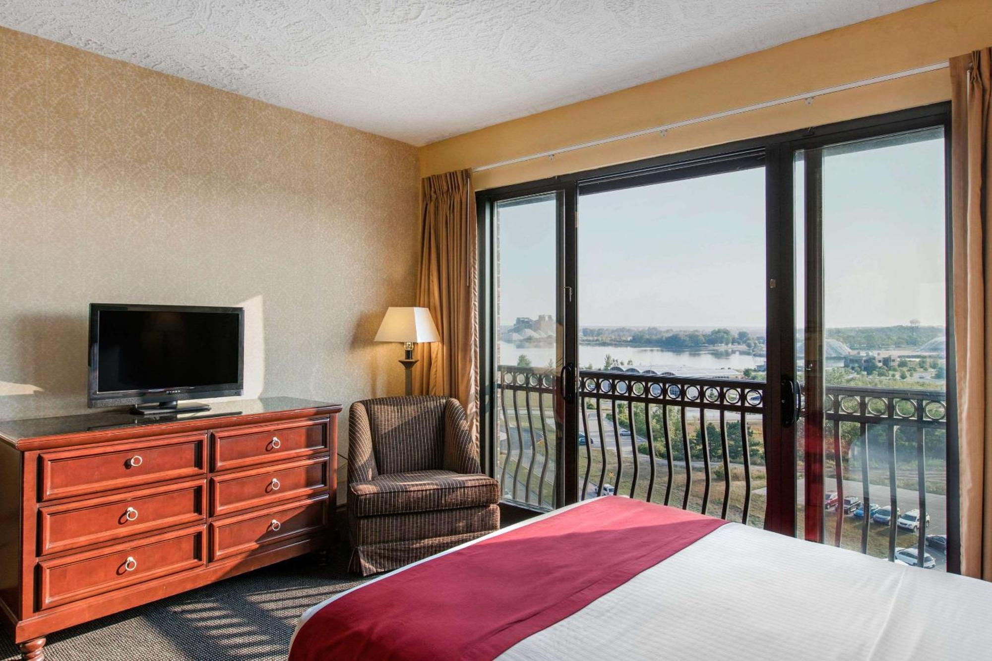 Shoreline Inn & Conference Center, Ascend Hotel Collection マスキーゴン エクステリア 写真