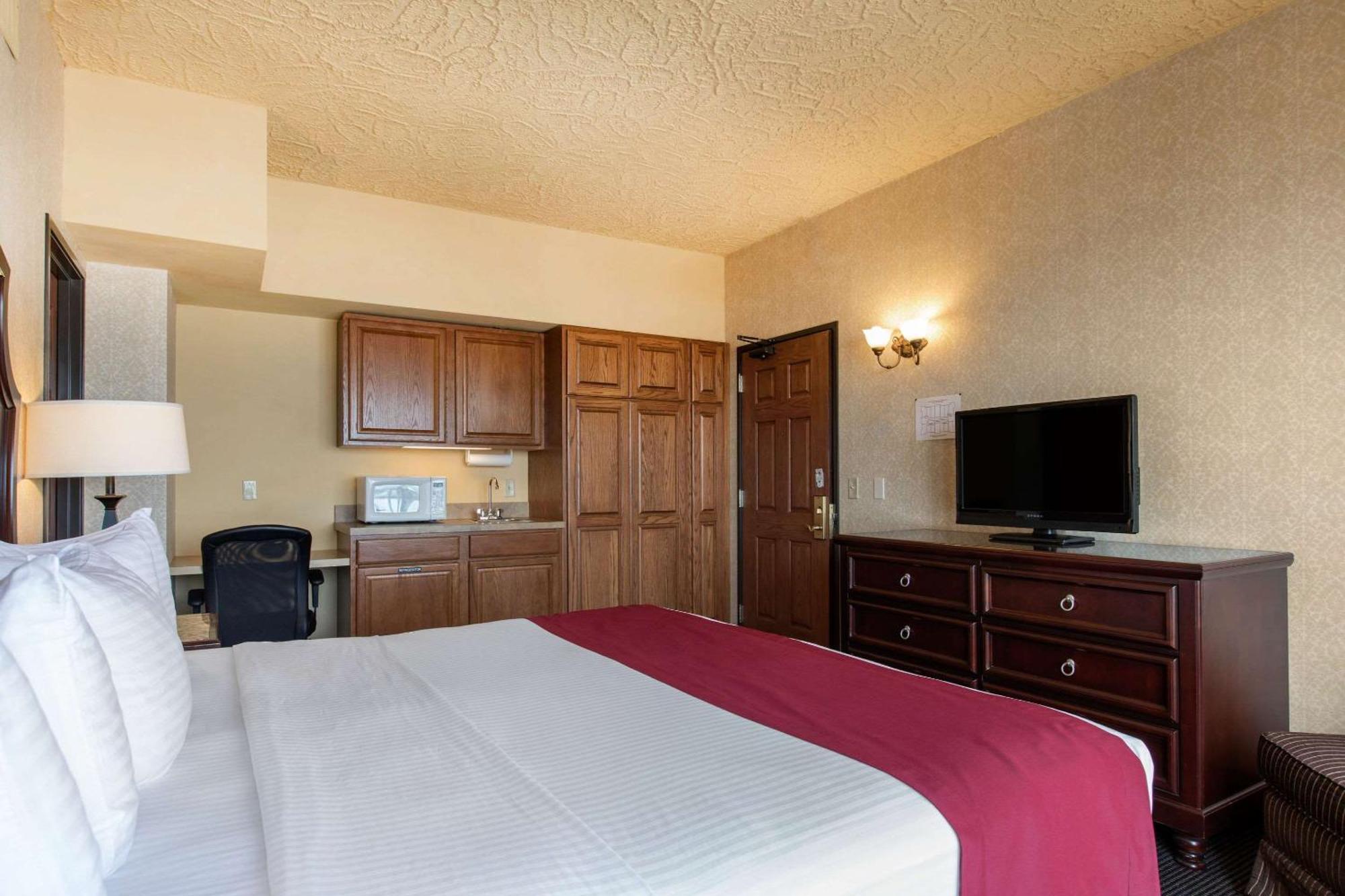 Shoreline Inn & Conference Center, Ascend Hotel Collection マスキーゴン エクステリア 写真