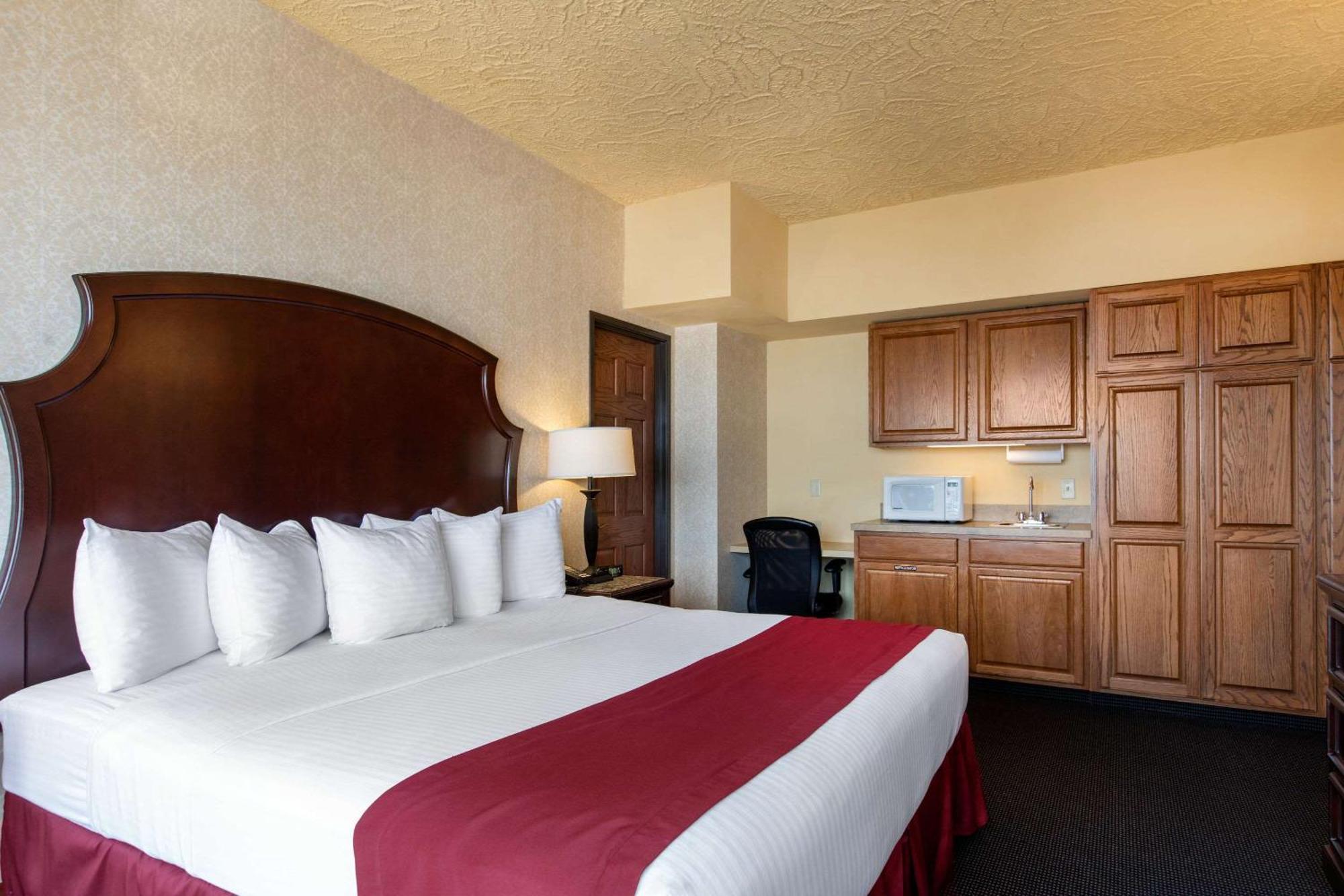 Shoreline Inn & Conference Center, Ascend Hotel Collection マスキーゴン エクステリア 写真