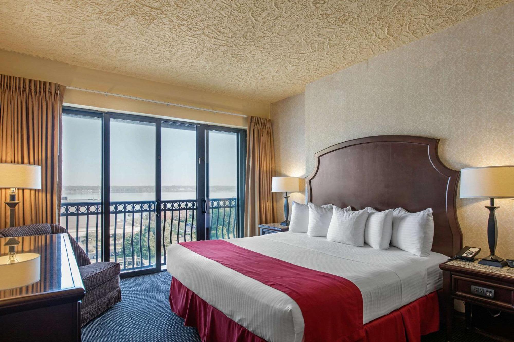 Shoreline Inn & Conference Center, Ascend Hotel Collection マスキーゴン エクステリア 写真