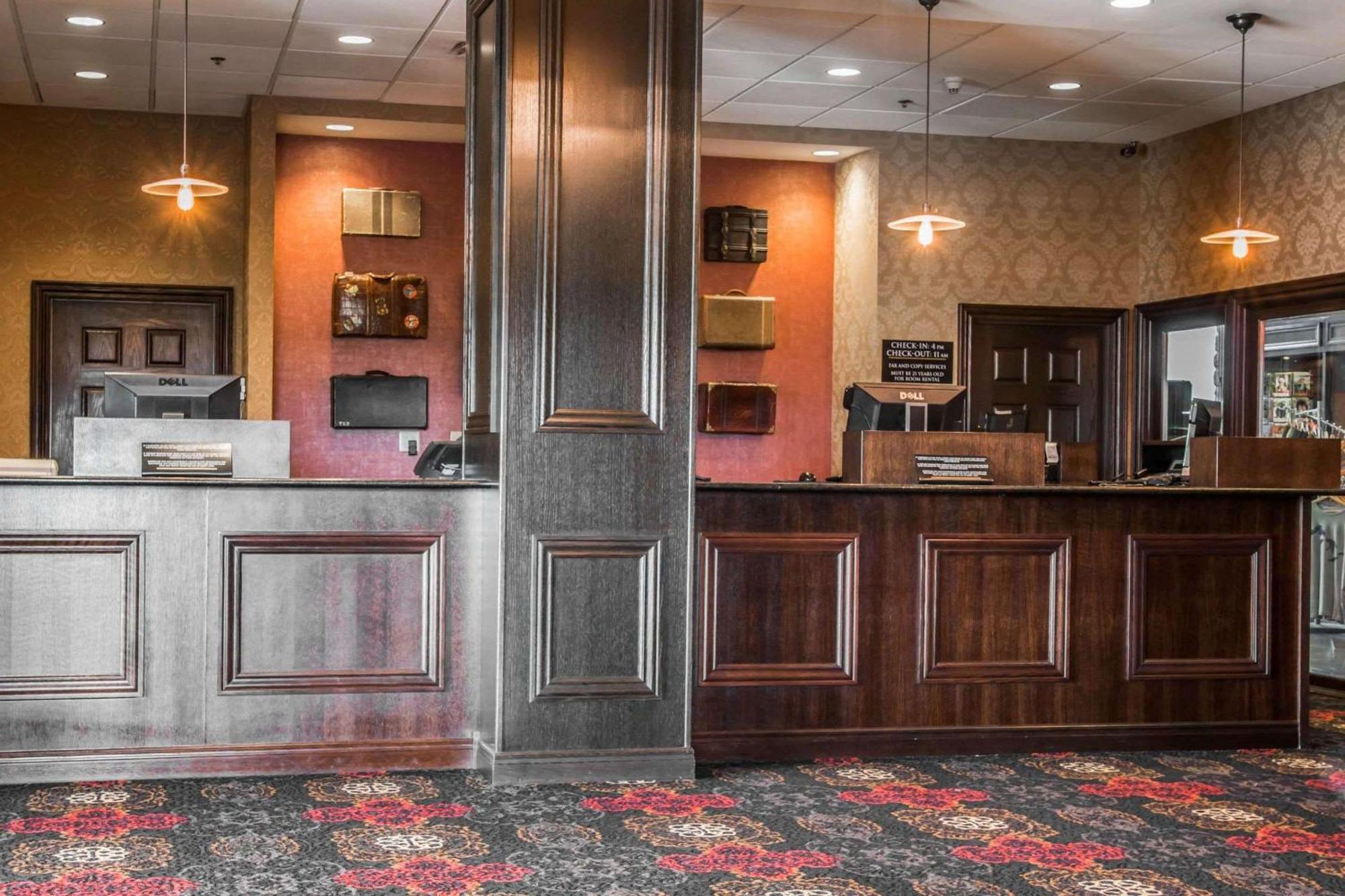Shoreline Inn & Conference Center, Ascend Hotel Collection マスキーゴン エクステリア 写真