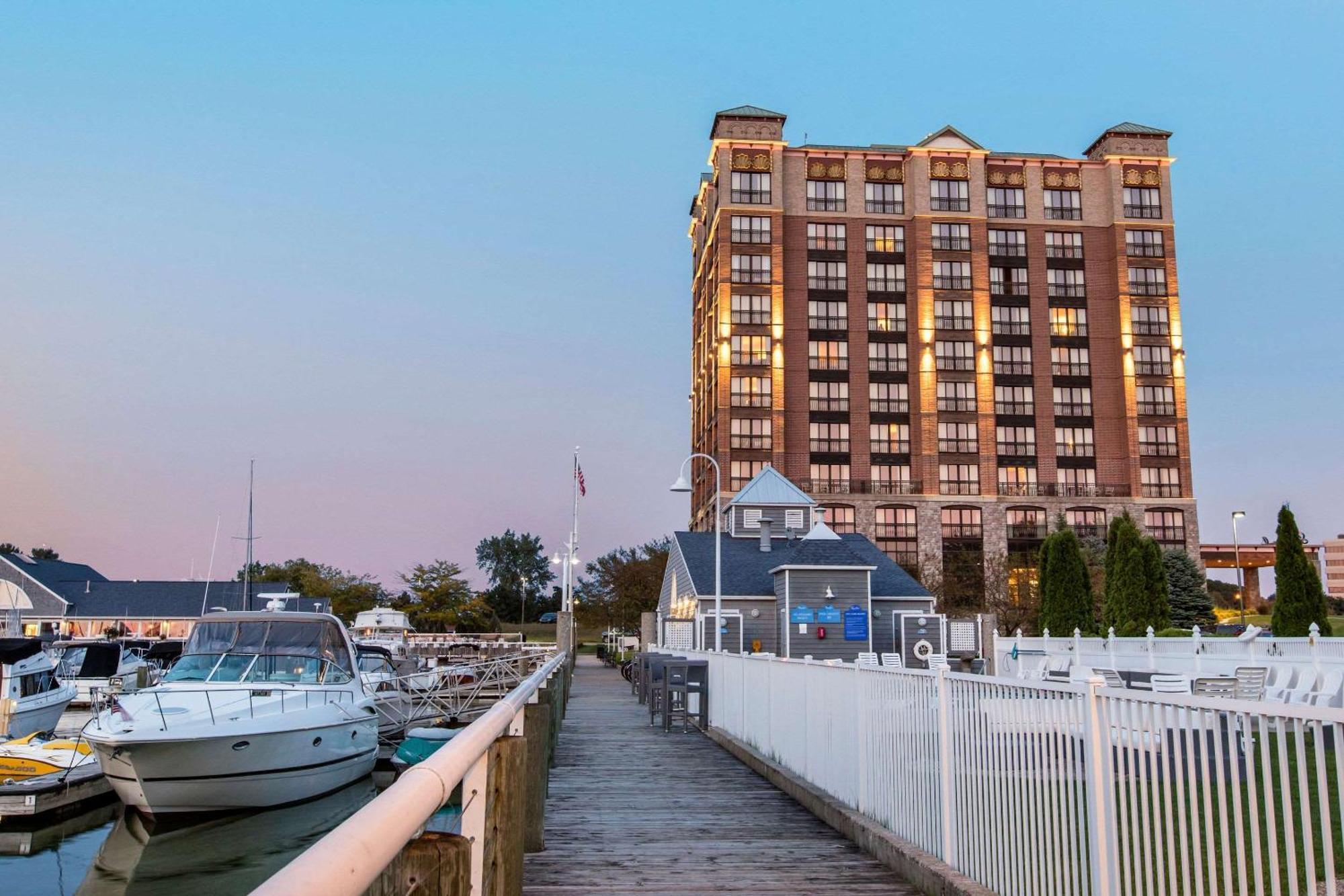 Shoreline Inn & Conference Center, Ascend Hotel Collection マスキーゴン エクステリア 写真