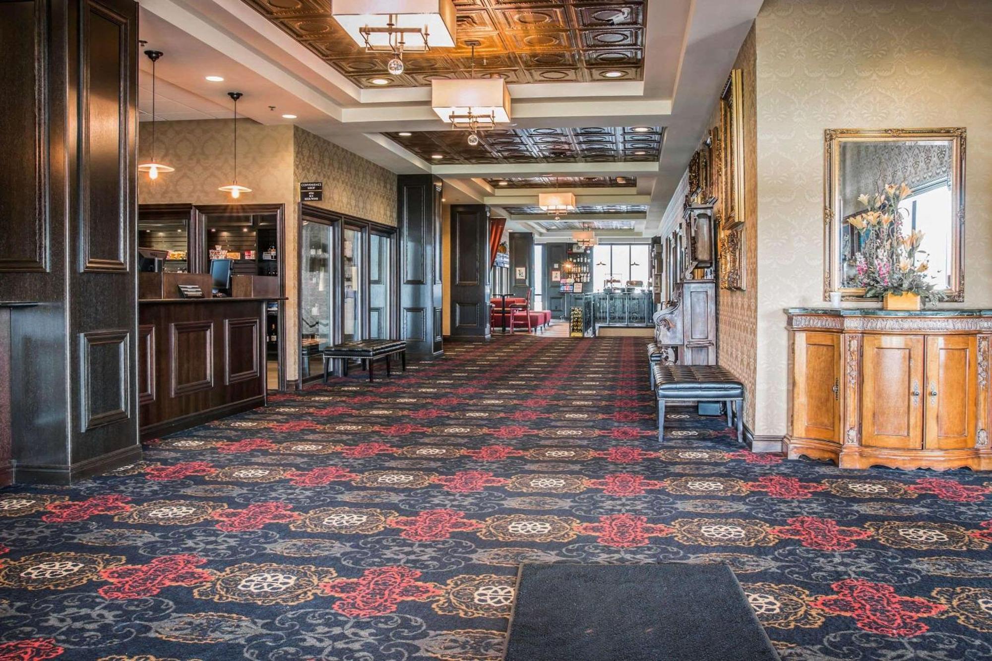 Shoreline Inn & Conference Center, Ascend Hotel Collection マスキーゴン エクステリア 写真
