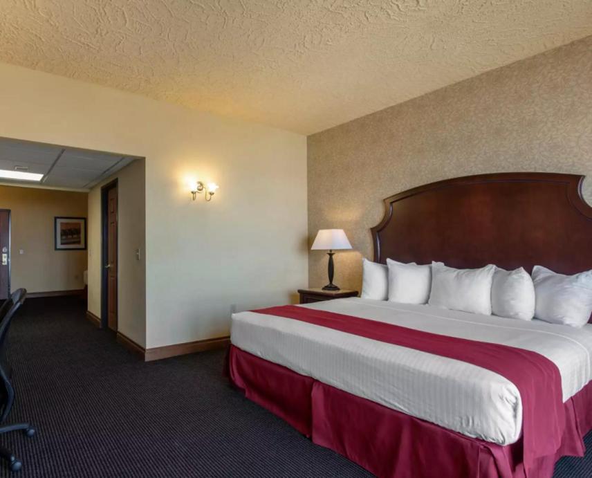 Shoreline Inn & Conference Center, Ascend Hotel Collection マスキーゴン エクステリア 写真
