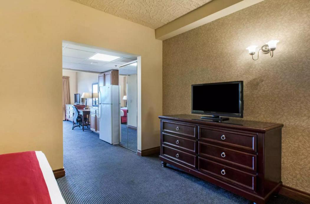 Shoreline Inn & Conference Center, Ascend Hotel Collection マスキーゴン エクステリア 写真